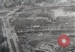 Standbild Ansichten der zerstörten Berlin am Ende des Zweiten Weltkrieg Berlin Deutschland, 1945, aus Sekunde 34 historischem Filmmaterial Videoclip 65675024426