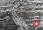 Standbild Ansichten der zerstörten Berlin am Ende des Zweiten Weltkrieg Berlin Deutschland, 1945, aus Sekunde 36 historischem Filmmaterial Videoclip 65675024426