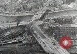 Standbild Ansichten der zerstörten Berlin am Ende des Zweiten Weltkrieg Berlin Deutschland, 1945, aus Sekunde 37 historischem Filmmaterial Videoclip 65675024426