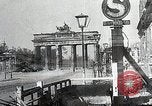 Standbild Ansichten der zerstörten Berlin am Ende des Zweiten Weltkrieg Berlin Deutschland, 1945, aus Sekunde 41 historischem Filmmaterial Videoclip 65675024426