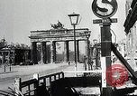 Standbild Ansichten der zerstörten Berlin am Ende des Zweiten Weltkrieg Berlin Deutschland, 1945, aus Sekunde 43 historischem Filmmaterial Videoclip 65675024426