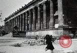 Standbild Ansichten der zerstörten Berlin am Ende des Zweiten Weltkrieg Berlin Deutschland, 1945, aus Sekunde 49 historischem Filmmaterial Videoclip 65675024426