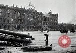 Standbild Ansichten der zerstörten Berlin am Ende des Zweiten Weltkrieg Berlin Deutschland, 1945, aus Sekunde 50 historischem Filmmaterial Videoclip 65675024426