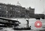 Standbild Ansichten der zerstörten Berlin am Ende des Zweiten Weltkrieg Berlin Deutschland, 1945, aus Sekunde 52 historischem Filmmaterial Videoclip 65675024426