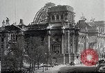Standbild Ansichten der zerstörten Berlin am Ende des Zweiten Weltkrieg Berlin Deutschland, 1945, aus Sekunde 55 historischem Filmmaterial Videoclip 65675024426