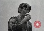 Standbild Amerikanische 82 Und 101 Fallschirmjäger am Vorabend des D-Day Invasion Frankreichs England, 1944, aus Sekunde 1 historischem Filmmaterial Videoclip 65675024429