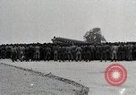 Standbild Amerikanische 82 Und 101 Fallschirmjäger am Vorabend des D-Day Invasion Frankreichs England, 1944, aus Sekunde 5 historischem Filmmaterial Videoclip 65675024429