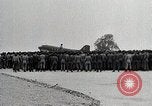 Standbild Amerikanische 82 Und 101 Fallschirmjäger am Vorabend des D-Day Invasion Frankreichs England, 1944, aus Sekunde 7 historischem Filmmaterial Videoclip 65675024429