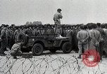 Standbild Amerikanische 82 Und 101 Fallschirmjäger am Vorabend des D-Day Invasion Frankreichs England, 1944, aus Sekunde 8 historischem Filmmaterial Videoclip 65675024429