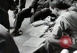 Standbild Amerikanische 82 Und 101 Fallschirmjäger am Vorabend des D-Day Invasion Frankreichs England, 1944, aus Sekunde 13 historischem Filmmaterial Videoclip 65675024429