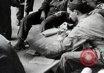Standbild Amerikanische 82 Und 101 Fallschirmjäger am Vorabend des D-Day Invasion Frankreichs England, 1944, aus Sekunde 15 historischem Filmmaterial Videoclip 65675024429