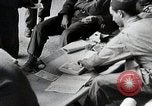 Standbild Amerikanische 82 Und 101 Fallschirmjäger am Vorabend des D-Day Invasion Frankreichs England, 1944, aus Sekunde 16 historischem Filmmaterial Videoclip 65675024429