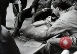 Standbild Amerikanische 82 Und 101 Fallschirmjäger am Vorabend des D-Day Invasion Frankreichs England, 1944, aus Sekunde 17 historischem Filmmaterial Videoclip 65675024429