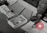 Standbild Amerikanische 82 Und 101 Fallschirmjäger am Vorabend des D-Day Invasion Frankreichs England, 1944, aus Sekunde 18 historischem Filmmaterial Videoclip 65675024429