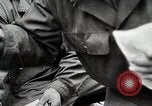 Standbild Amerikanische 82 Und 101 Fallschirmjäger am Vorabend des D-Day Invasion Frankreichs England, 1944, aus Sekunde 25 historischem Filmmaterial Videoclip 65675024429