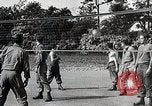Standbild Amerikanische 82 Und 101 Fallschirmjäger am Vorabend des D-Day Invasion Frankreichs England, 1944, aus Sekunde 33 historischem Filmmaterial Videoclip 65675024429