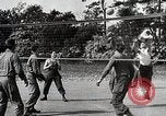 Standbild Amerikanische 82 Und 101 Fallschirmjäger am Vorabend des D-Day Invasion Frankreichs England, 1944, aus Sekunde 36 historischem Filmmaterial Videoclip 65675024429