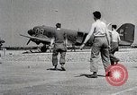 Standbild Amerikanische 82 Und 101 Fallschirmjäger am Vorabend des D-Day Invasion Frankreichs England, 1944, aus Sekunde 41 historischem Filmmaterial Videoclip 65675024429