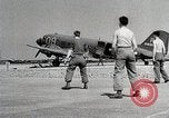 Standbild Amerikanische 82 Und 101 Fallschirmjäger am Vorabend des D-Day Invasion Frankreichs England, 1944, aus Sekunde 42 historischem Filmmaterial Videoclip 65675024429