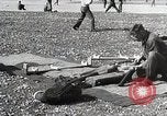 Standbild Amerikanische 82 Und 101 Fallschirmjäger am Vorabend des D-Day Invasion Frankreichs England, 1944, aus Sekunde 46 historischem Filmmaterial Videoclip 65675024429