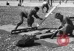 Standbild Amerikanische 82 Und 101 Fallschirmjäger am Vorabend des D-Day Invasion Frankreichs England, 1944, aus Sekunde 51 historischem Filmmaterial Videoclip 65675024429