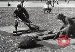 Standbild Amerikanische 82 Und 101 Fallschirmjäger am Vorabend des D-Day Invasion Frankreichs England, 1944, aus Sekunde 52 historischem Filmmaterial Videoclip 65675024429