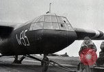 Standbild Amerikanische 82 Und 101 Fallschirmjäger am Vorabend des D-Day Invasion Frankreichs England, 1944, aus Sekunde 61 historischem Filmmaterial Videoclip 65675024429