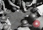 Standbild Der D-Day Invasion Schlacht an den Stränden Normandie Frankreich, 1944, aus Sekunde 38 historischem Filmmaterial Videoclip 65675024431