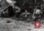Standbild Verbündeten voraus nach D-Day Invasion Normandie Frankreich, 1944, aus Sekunde 5 historischem Filmmaterial Videoclip 65675024432