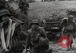 Standbild Verbündeten voraus nach D-Day Invasion Normandie Frankreich, 1944, aus Sekunde 6 historischem Filmmaterial Videoclip 65675024432