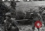 Standbild Verbündeten voraus nach D-Day Invasion Normandie Frankreich, 1944, aus Sekunde 7 historischem Filmmaterial Videoclip 65675024432