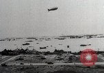 Standbild Verbündeten voraus nach D-Day Invasion Normandie Frankreich, 1944, aus Sekunde 30 historischem Filmmaterial Videoclip 65675024432