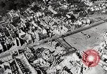 Immagine di Alleati importanti città portuale dopo il D-Day nella seconda guerra mondiale Cherbourg Francia, 1944, secondo 7 filmato di repertorio 65675024433