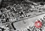 Immagine di Alleati importanti città portuale dopo il D-Day nella seconda guerra mondiale Cherbourg Francia, 1944, secondo 10 filmato di repertorio 65675024433