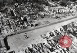 Immagine di Alleati importanti città portuale dopo il D-Day nella seconda guerra mondiale Cherbourg Francia, 1944, secondo 11 filmato di repertorio 65675024433
