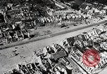 Immagine di Alleati importanti città portuale dopo il D-Day nella seconda guerra mondiale Cherbourg Francia, 1944, secondo 12 filmato di repertorio 65675024433