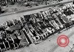 Immagine di Alleati importanti città portuale dopo il D-Day nella seconda guerra mondiale Cherbourg Francia, 1944, secondo 14 filmato di repertorio 65675024433