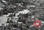 Immagine di Alleati importanti città portuale dopo il D-Day nella seconda guerra mondiale Cherbourg Francia, 1944, secondo 17 filmato di repertorio 65675024433