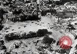 Immagine di Alleati importanti città portuale dopo il D-Day nella seconda guerra mondiale Cherbourg Francia, 1944, secondo 31 filmato di repertorio 65675024433