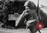 Immagine di Alleati importanti città portuale dopo il D-Day nella seconda guerra mondiale Cherbourg Francia, 1944, secondo 36 filmato di repertorio 65675024433