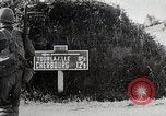 Immagine di Alleati importanti città portuale dopo il D-Day nella seconda guerra mondiale Cherbourg Francia, 1944, secondo 38 filmato di repertorio 65675024433