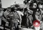 Immagine di Alleati importanti città portuale dopo il D-Day nella seconda guerra mondiale Cherbourg Francia, 1944, secondo 41 filmato di repertorio 65675024433