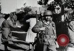 Immagine di Alleati importanti città portuale dopo il D-Day nella seconda guerra mondiale Cherbourg Francia, 1944, secondo 42 filmato di repertorio 65675024433