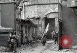Immagine di Alleati importanti città portuale dopo il D-Day nella seconda guerra mondiale Cherbourg Francia, 1944, secondo 61 filmato di repertorio 65675024433