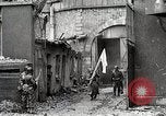 Immagine di Alleati importanti città portuale dopo il D-Day nella seconda guerra mondiale Cherbourg Francia, 1944, secondo 62 filmato di repertorio 65675024433