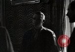 Standbild Verbündeten Einrücken der Deutschen in Hecken der Normandie Normandie Frankreich, 1944, aus Sekunde 5 historischem Filmmaterial Videoclip 65675024434