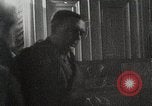 Standbild Verbündeten Einrücken der Deutschen in Hecken der Normandie Normandie Frankreich, 1944, aus Sekunde 6 historischem Filmmaterial Videoclip 65675024434