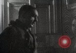 Standbild Verbündeten Einrücken der Deutschen in Hecken der Normandie Normandie Frankreich, 1944, aus Sekunde 9 historischem Filmmaterial Videoclip 65675024434