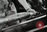 Standbild Verbündeten Einrücken der Deutschen in Hecken der Normandie Normandie Frankreich, 1944, aus Sekunde 12 historischem Filmmaterial Videoclip 65675024434