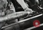 Standbild Verbündeten Einrücken der Deutschen in Hecken der Normandie Normandie Frankreich, 1944, aus Sekunde 13 historischem Filmmaterial Videoclip 65675024434